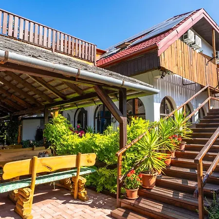 Bed and Breakfast Margareta Etterem Es Vendeghaz Balatonberény