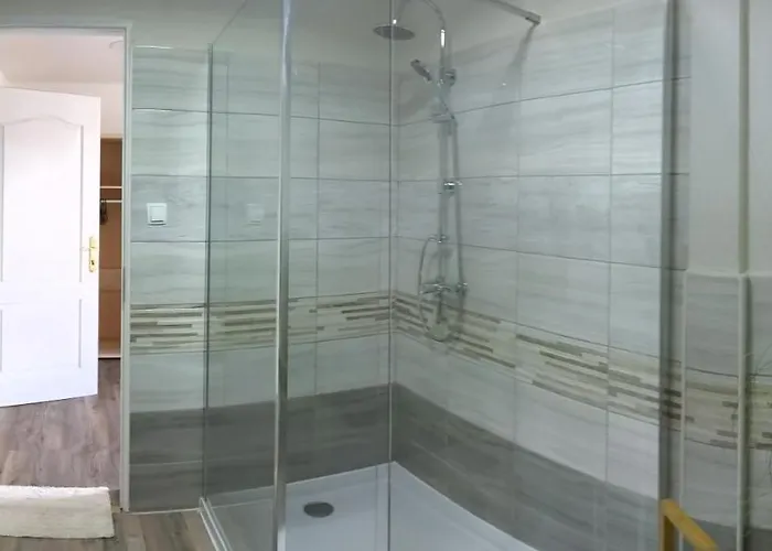 ベッド・アンド・ブレックファスト Margareta Etterem Es Vendeghaz Balatonberény